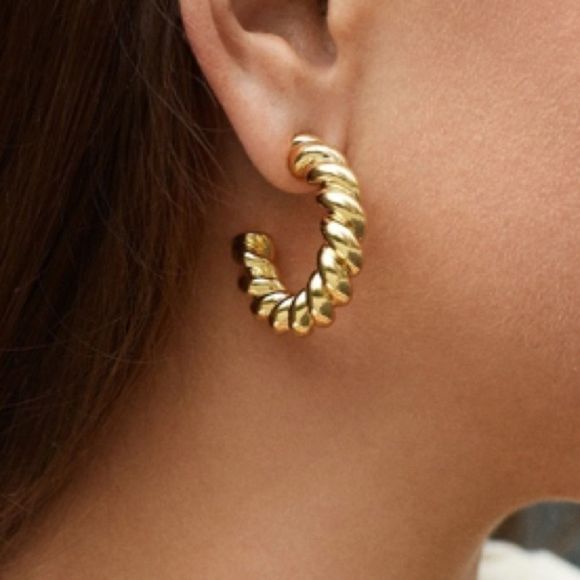 JUST IN ⭐️ Twisted hoops - Picture 2 of 4